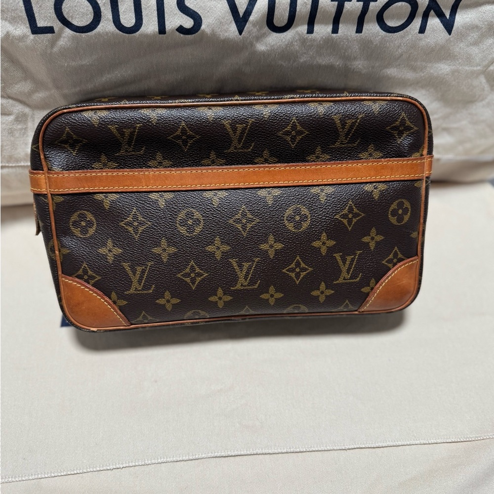 Louis Vuitton Monogram Canvas Messenger Bag